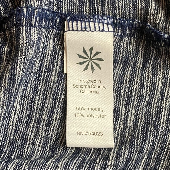 ATHLETA Long Sleeve Keyhole Top M - Picture 9 of 9